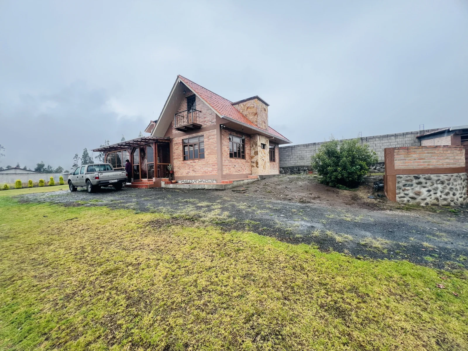 HERMOSA PROPIEDAD EN VENTA EN EL VALLE 6 HABITACIONES – COMUNIDAD POLOMA!